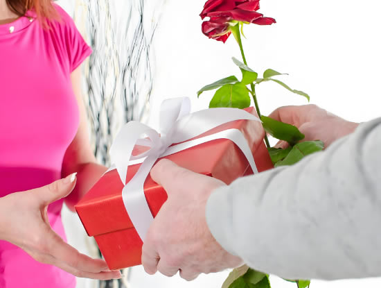 婚外情中男人，他愿意为女人花钱买礼物吗