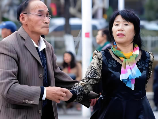 男人六十岁还不安分想出轨，婚姻怎么守